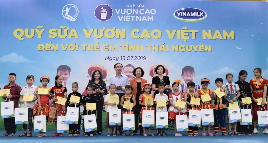 Quỹ[-]sữa[-]Vươn[-]Cao[-]Việt[-]Nam:Nỗ[-]lực[-]vì[-]sứ[-]mệnh:[-]“Để[-]mọi[-]trẻ[-]em[-]đều[-]được[-]uống[-]sữa[-]mỗi[-]ngày”